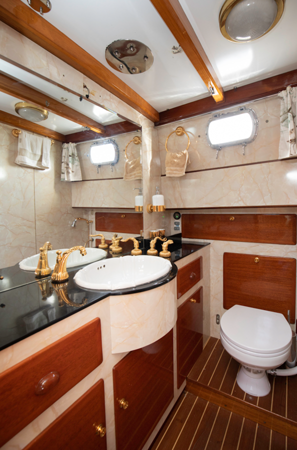 1964 CANTIERI DI PISA 68' 11