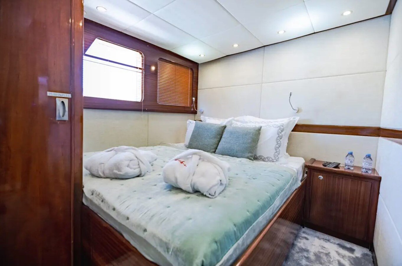 1970 FEADSHIP 116' 3