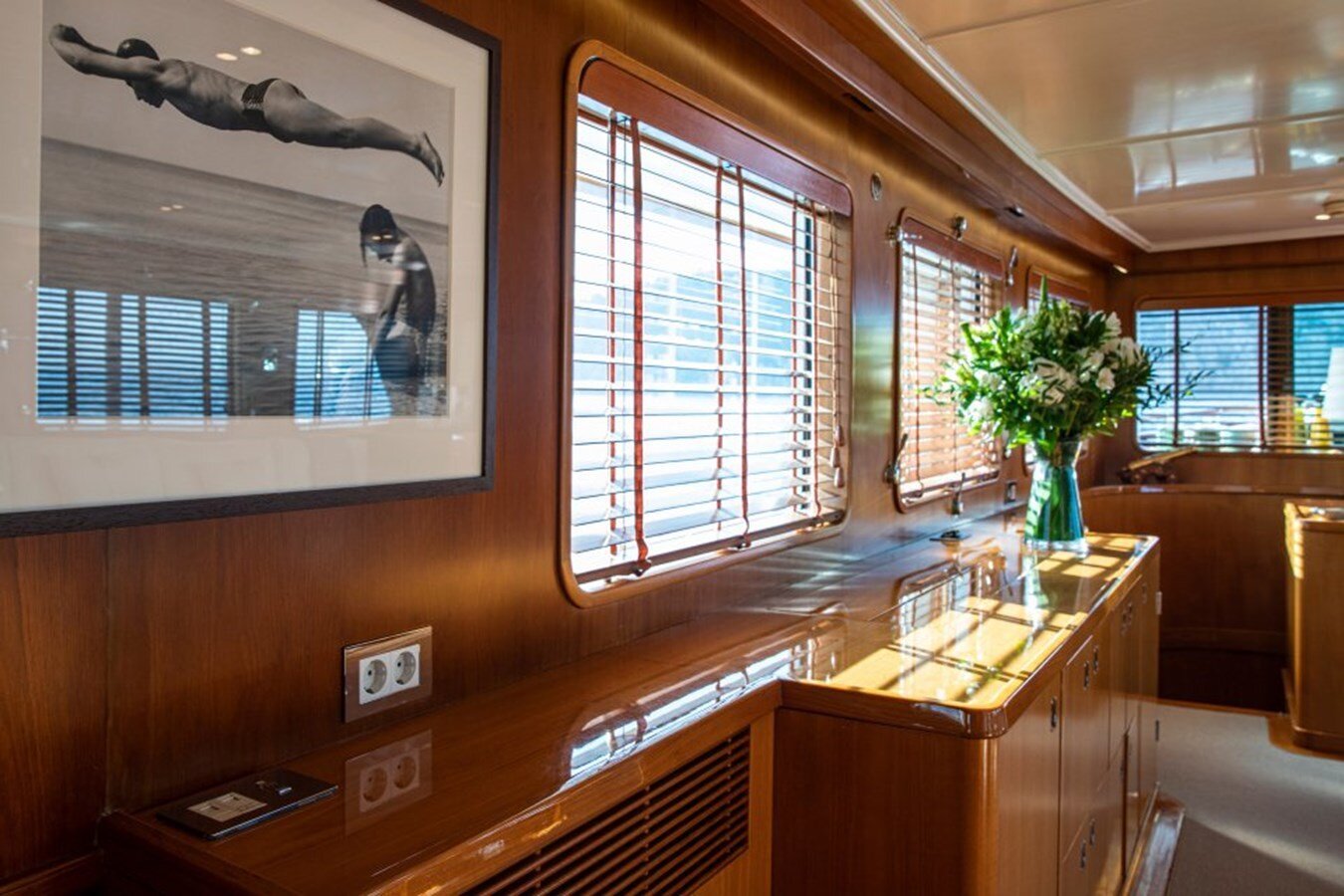 1972 FEADSHIP 105'