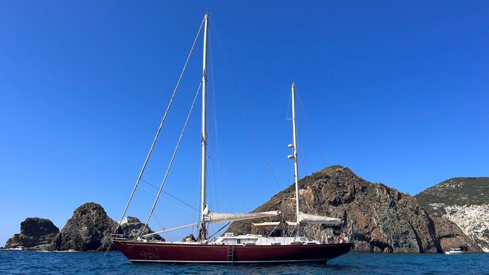 1977-camper-nicholsons-70-8-2bf33d