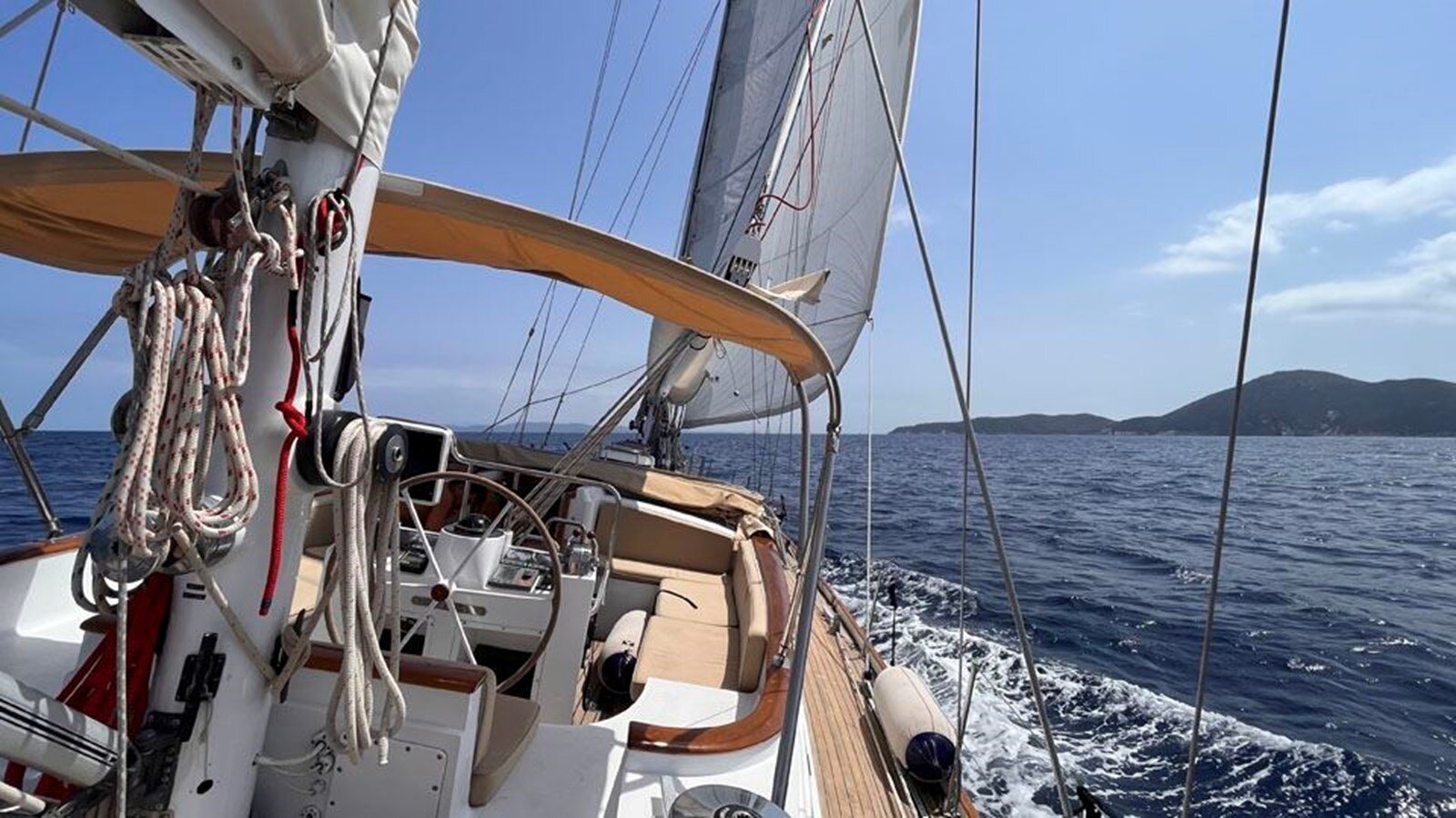 1977-camper-nicholsons-70-8-2bf33d