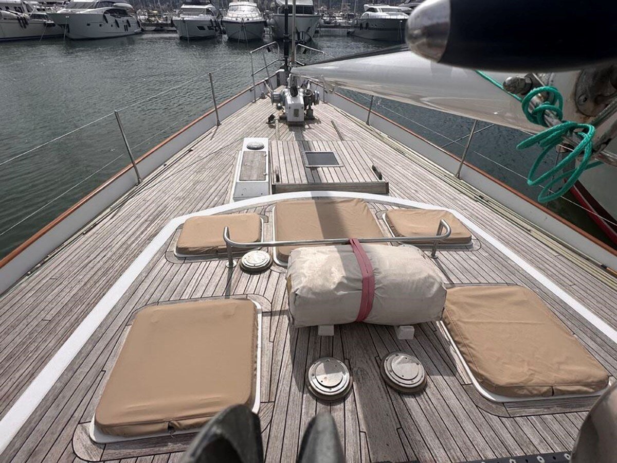 1977-camper-nicholsons-70-8-2bf33d