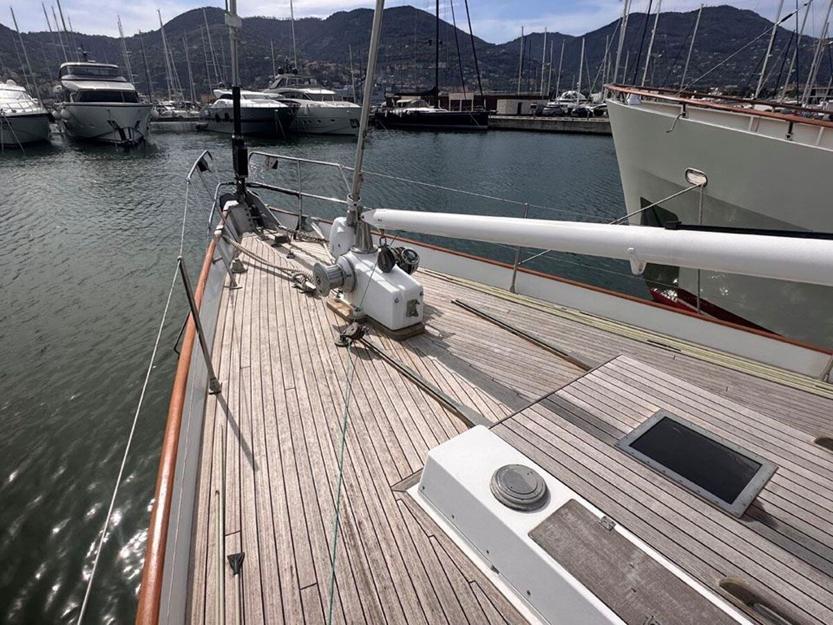 1977-camper-nicholsons-70-8-2bf33d