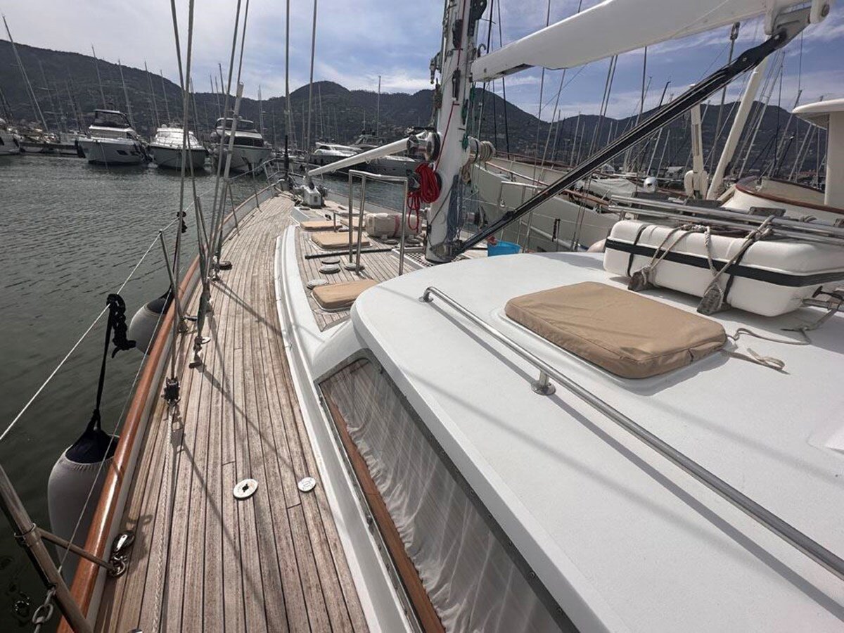 1977-camper-nicholsons-70-8-2bf33d