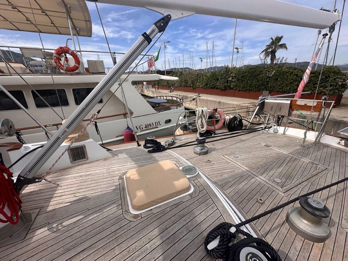 1977-camper-nicholsons-70-8-2bf33d