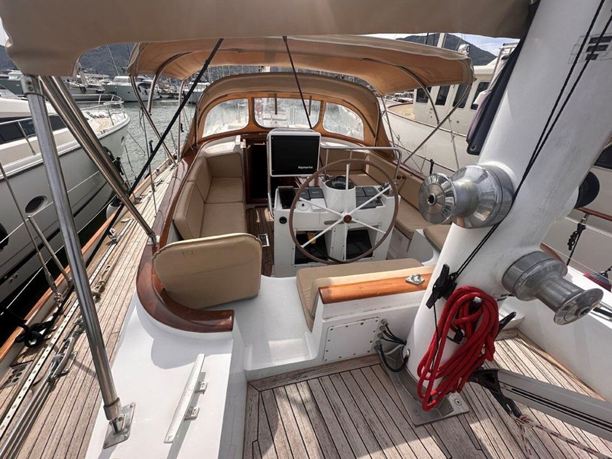 1977-camper-nicholsons-70-8-2bf33d