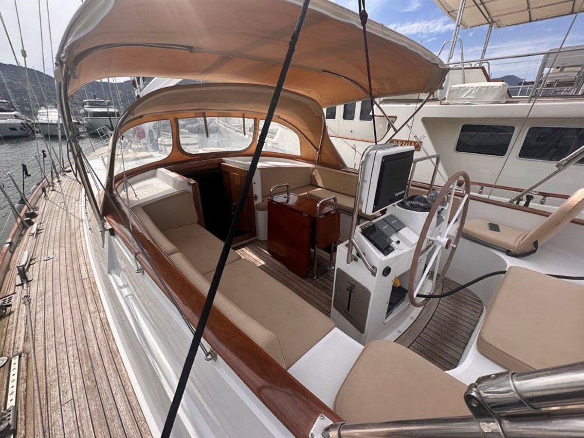 1977-camper-nicholsons-70-8-2bf33d