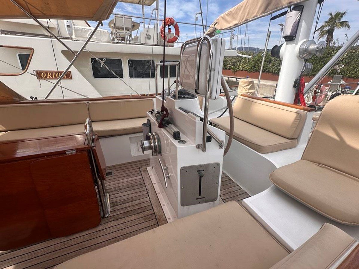 1977-camper-nicholsons-70-8-2bf33d