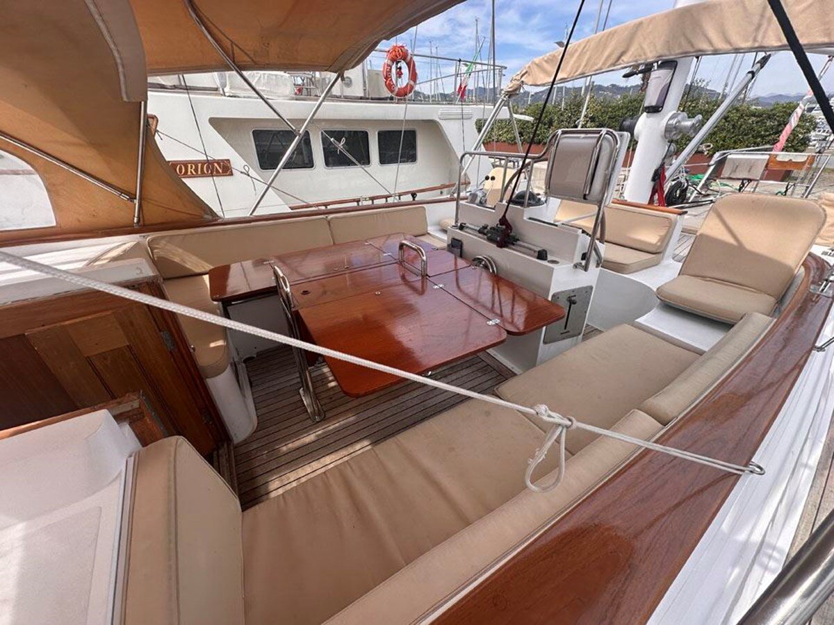 1977-camper-nicholsons-70-8-2bf33d