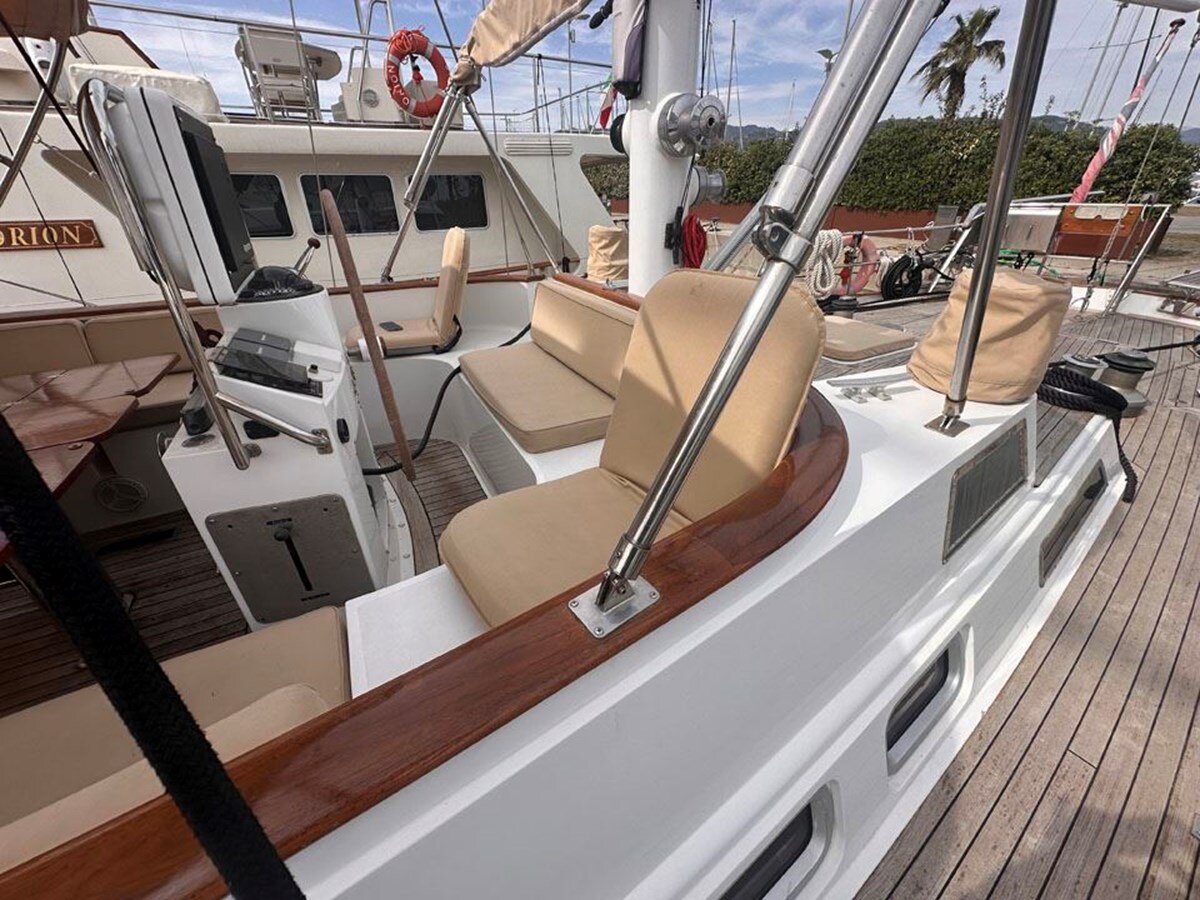 1977-camper-nicholsons-70-8-2bf33d