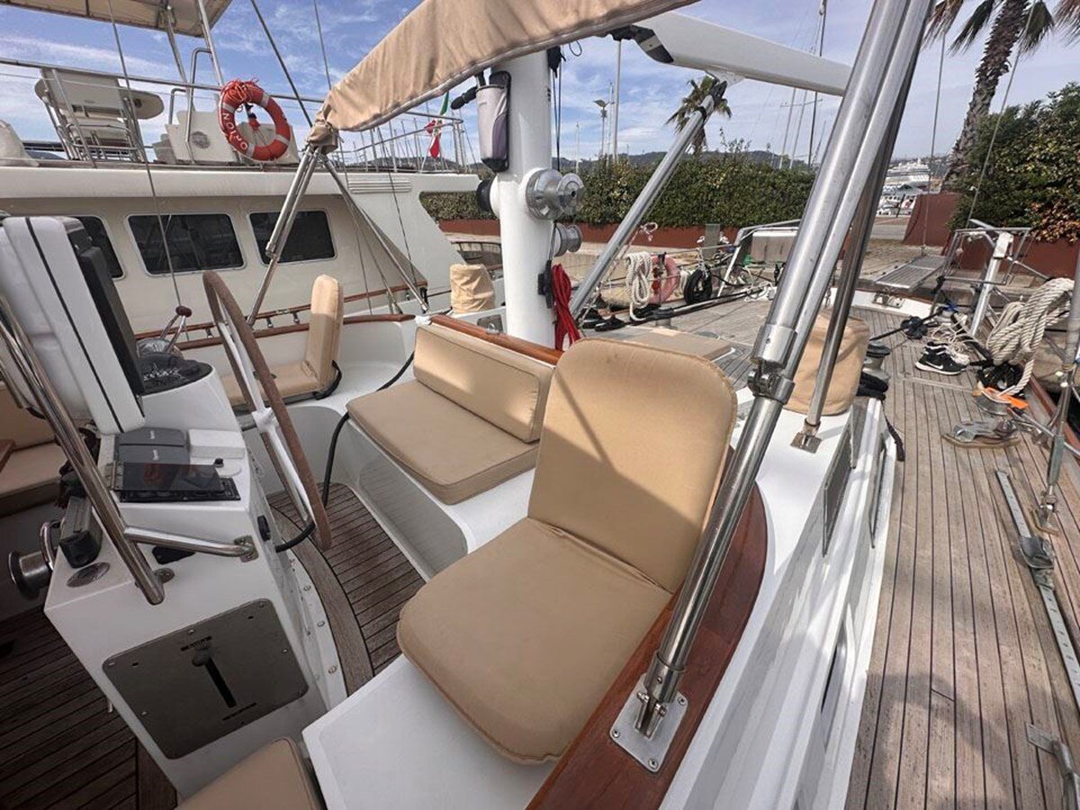 1977-camper-nicholsons-70-8-2bf33d