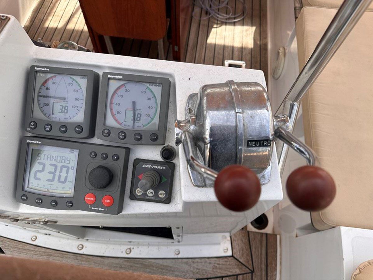 1977-camper-nicholsons-70-8-2bf33d