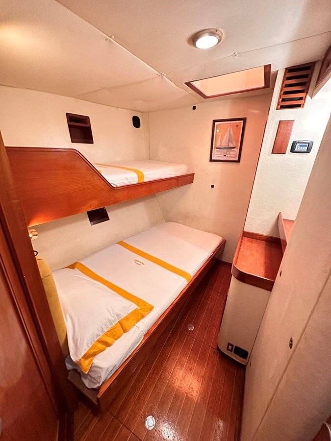 1977-camper-nicholsons-70-8-2bf33d