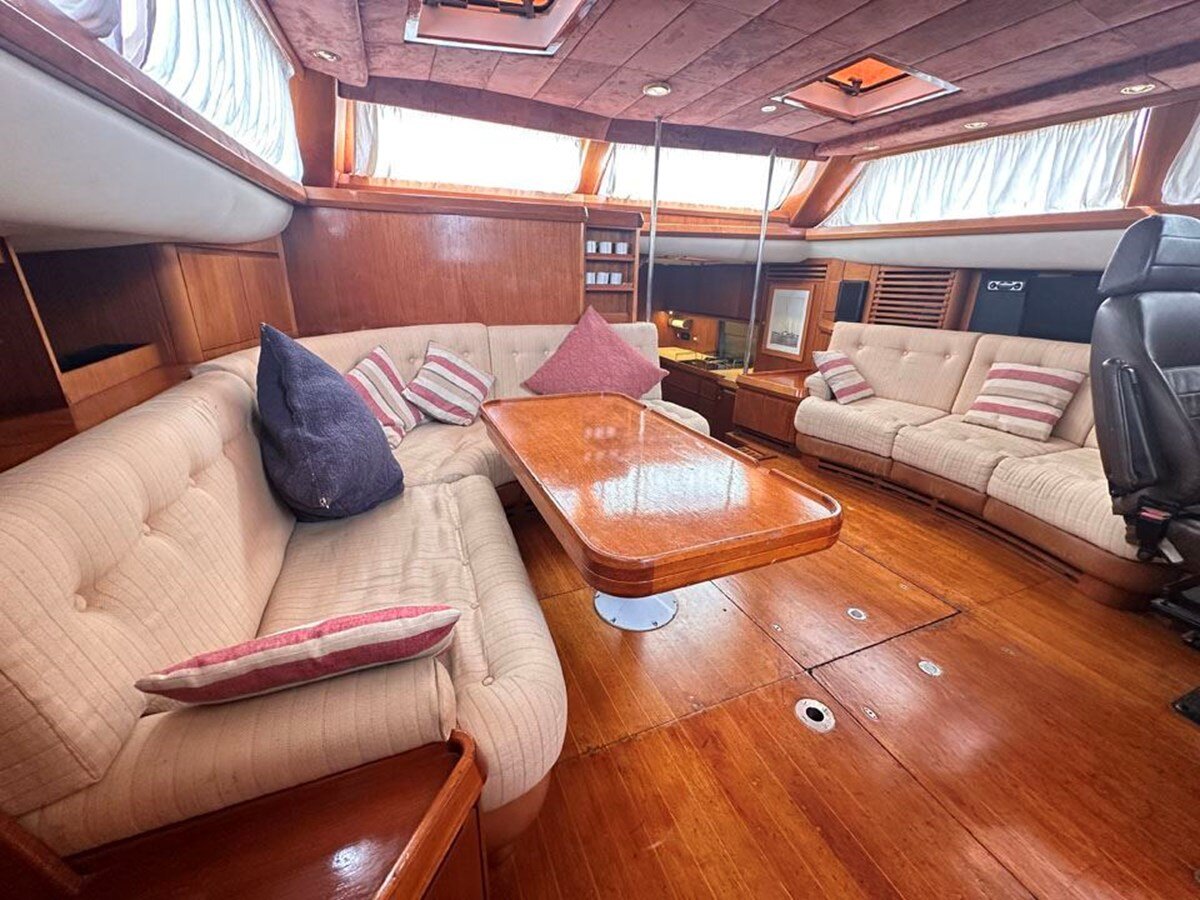 1977-camper-nicholsons-70-8-2bf33d