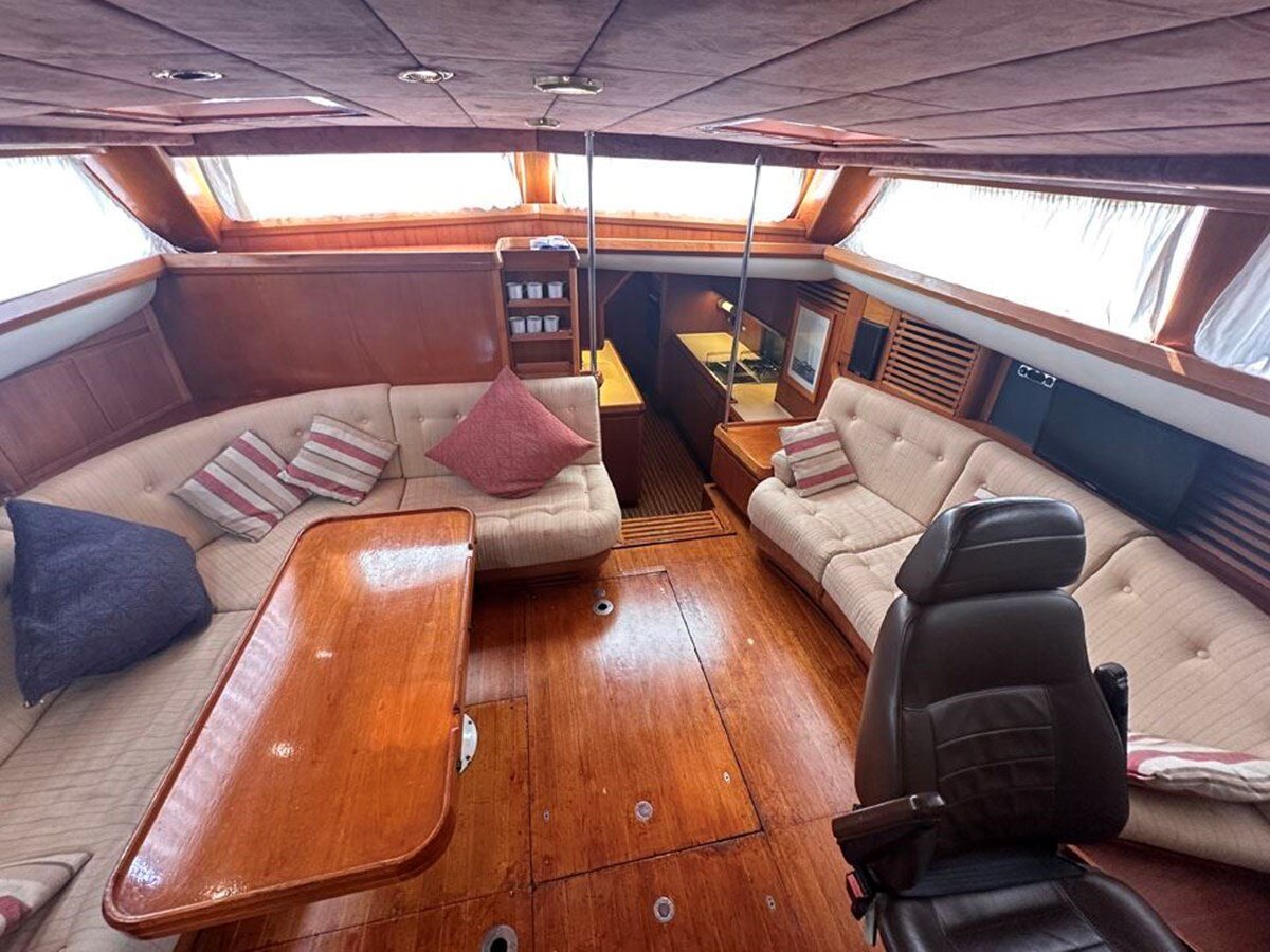 1977-camper-nicholsons-70-8-2bf33d