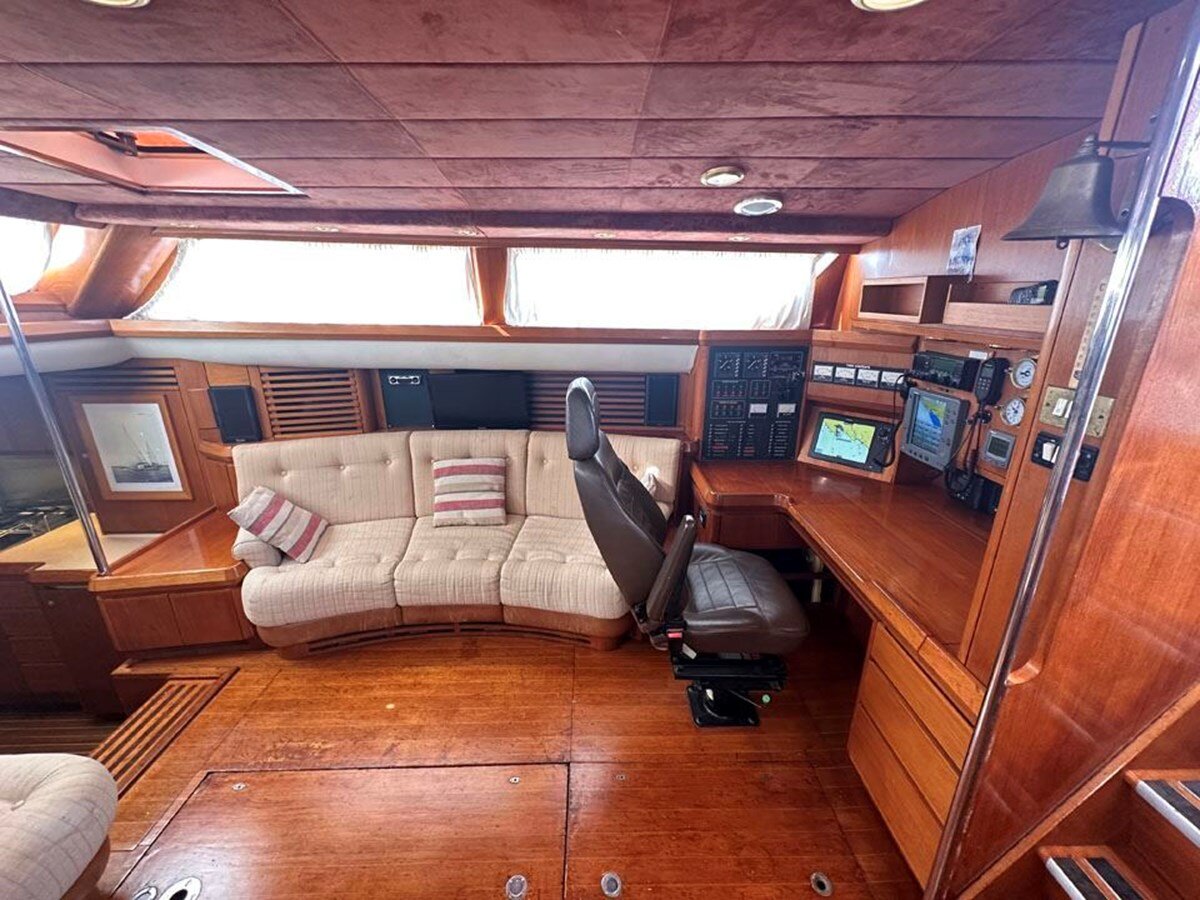 1977-camper-nicholsons-70-8-2bf33d