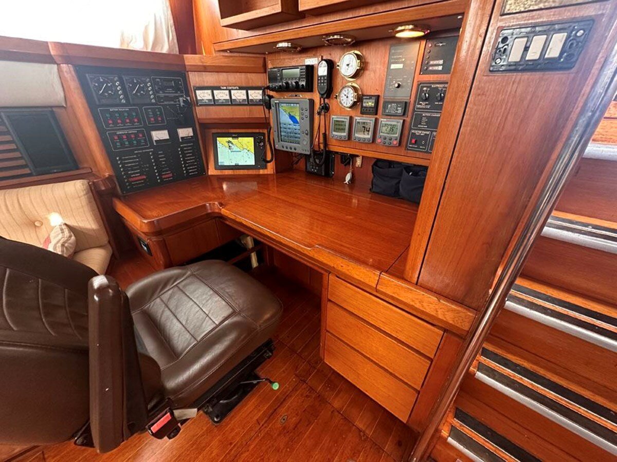 1977-camper-nicholsons-70-8-2bf33d