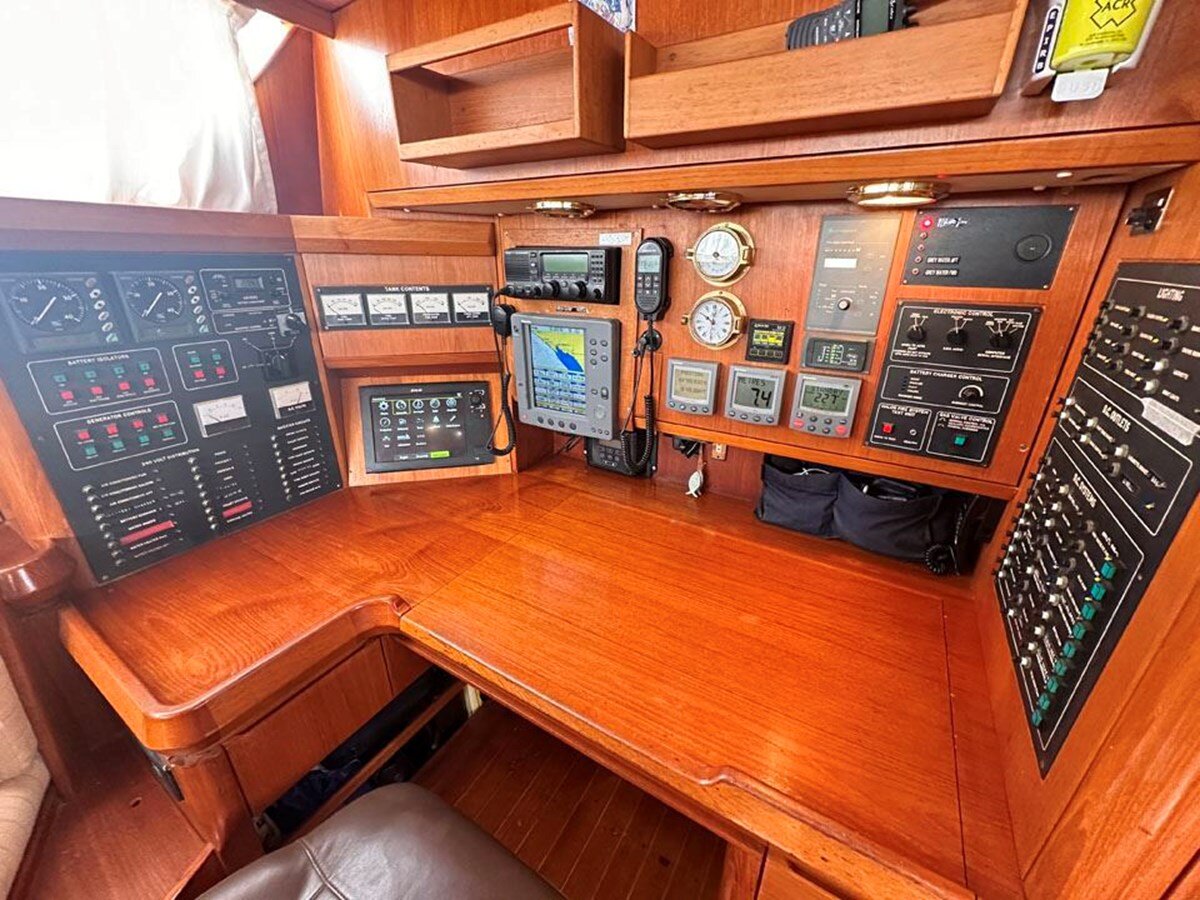 1977-camper-nicholsons-70-8-2bf33d