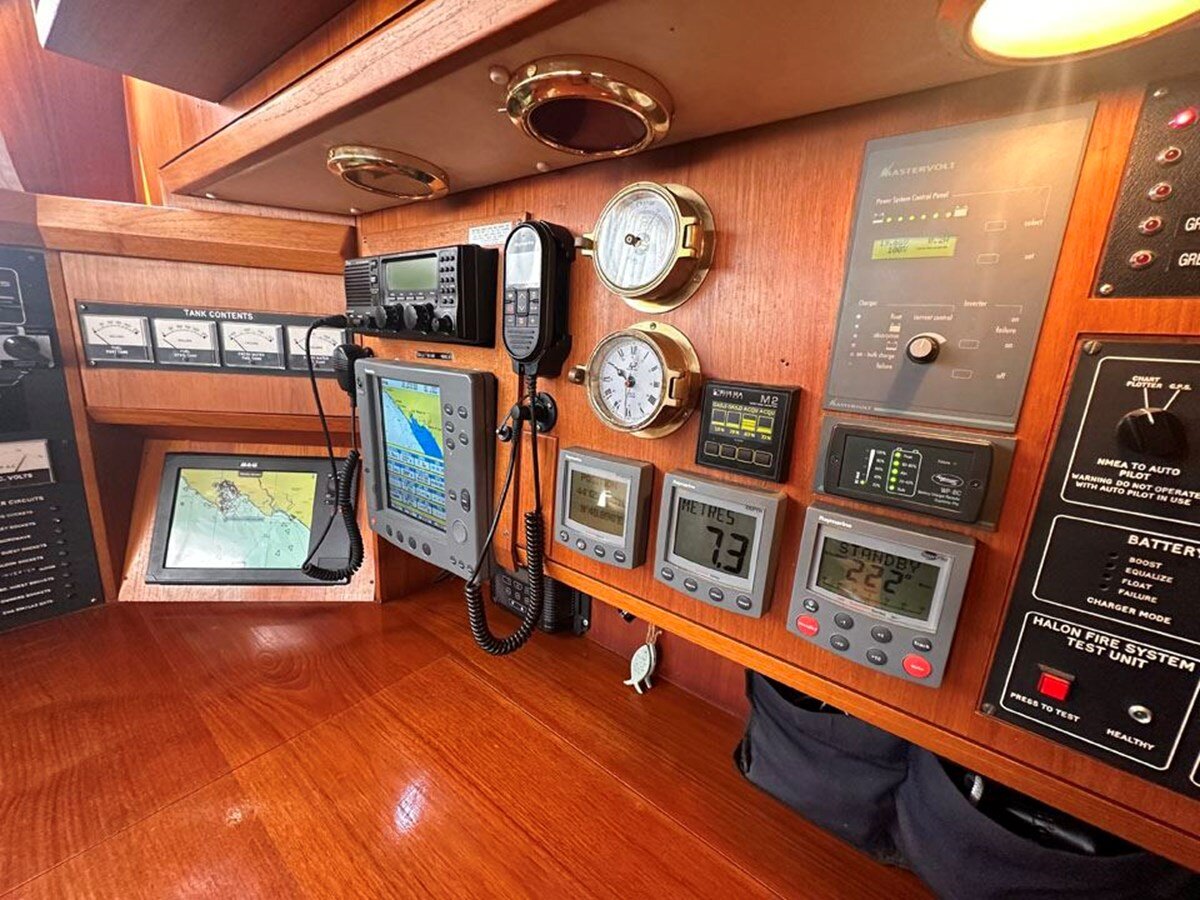 1977-camper-nicholsons-70-8-2bf33d