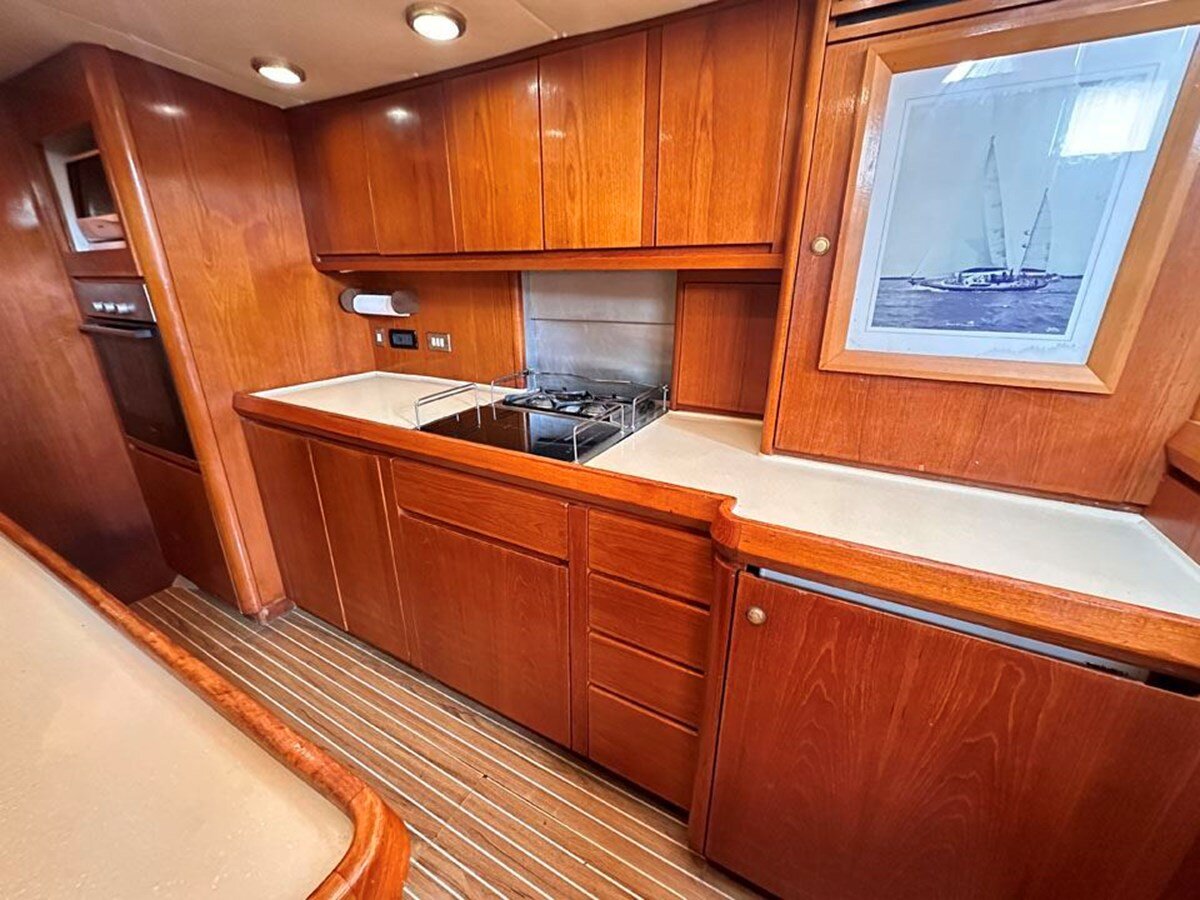 1977-camper-nicholsons-70-8-2bf33d