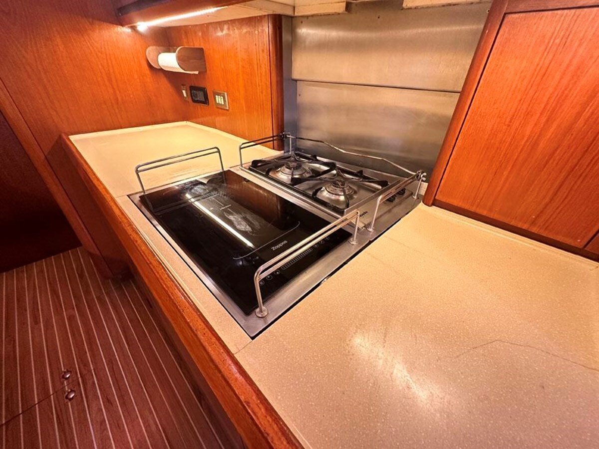 1977-camper-nicholsons-70-8-2bf33d