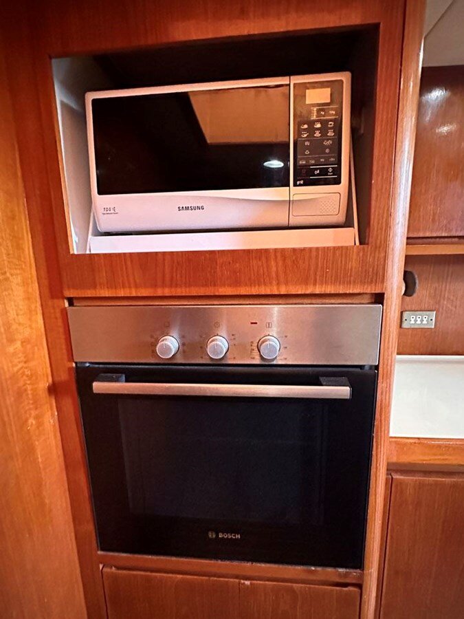 1977-camper-nicholsons-70-8-2bf33d