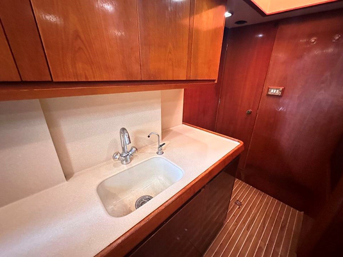 1977-camper-nicholsons-70-8-2bf33d