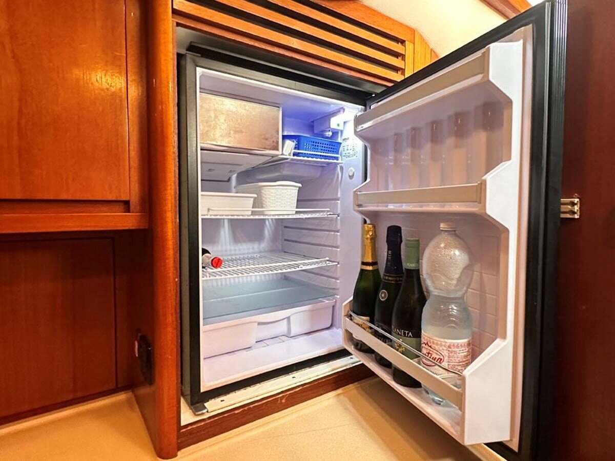 1977-camper-nicholsons-70-8-2bf33d