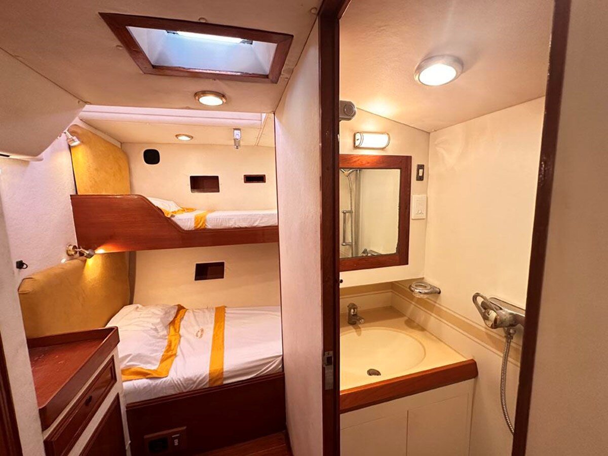 1977-camper-nicholsons-70-8-2bf33d