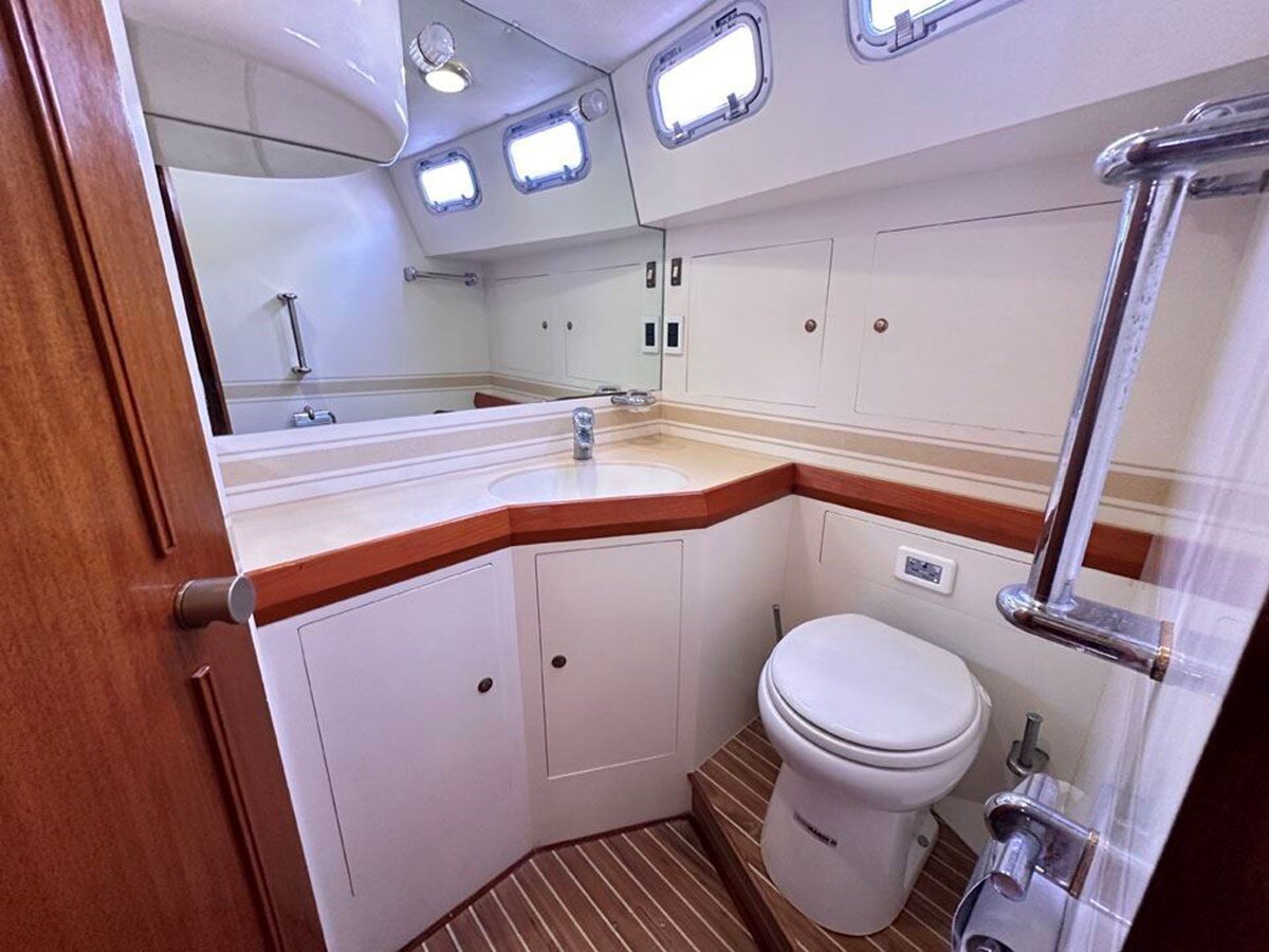 1977-camper-nicholsons-70-8-2bf33d