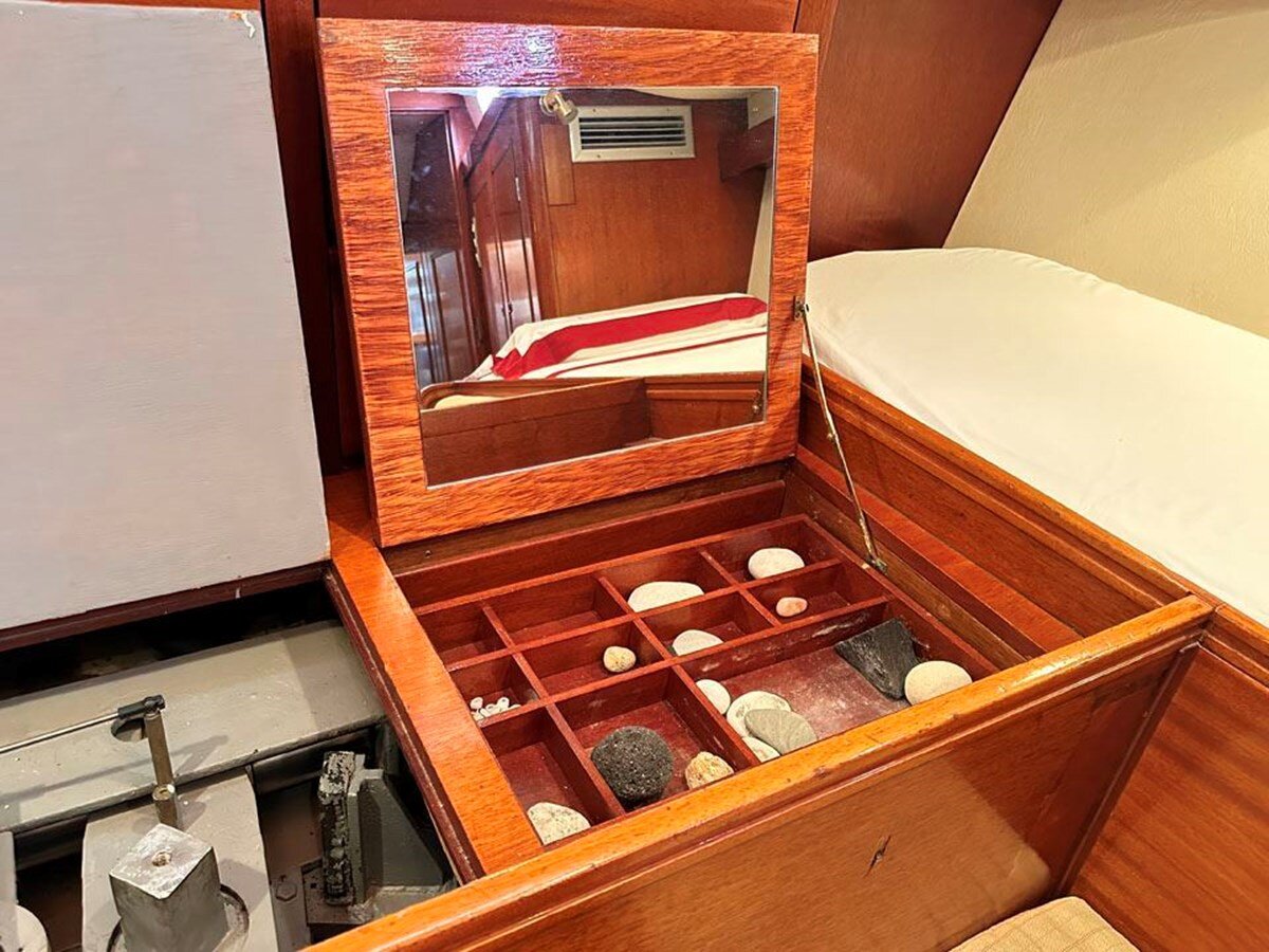 1977-camper-nicholsons-70-8-2bf33d