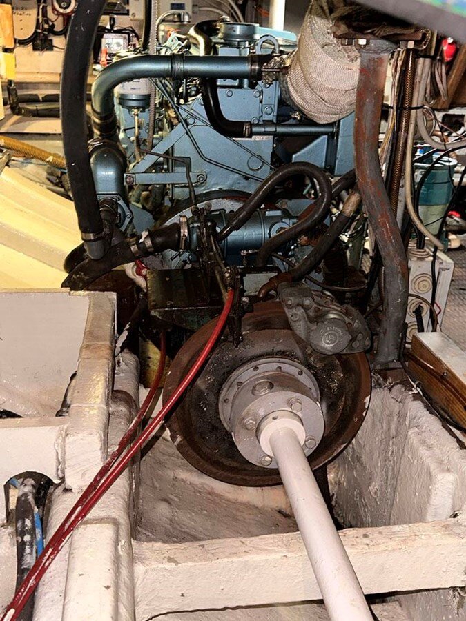 1977-camper-nicholsons-70-8-2bf33d