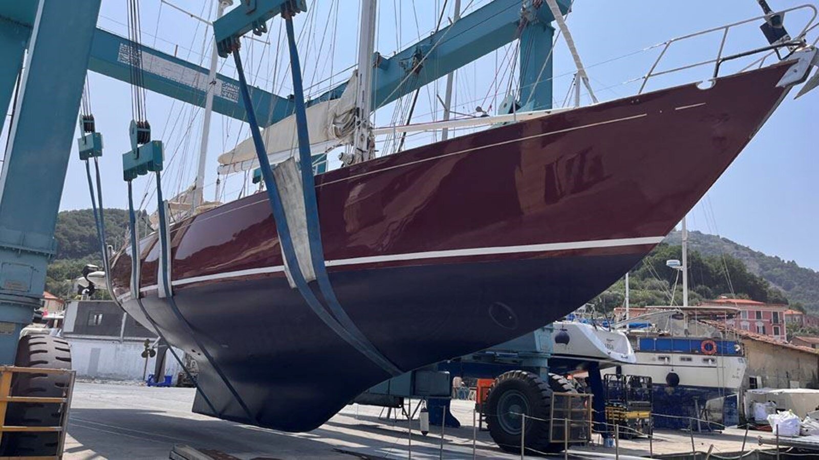 1977-camper-nicholsons-70-8-2bf33d