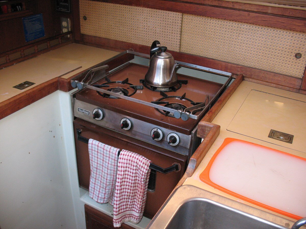 1977-downeaster-35-6-abf3c6