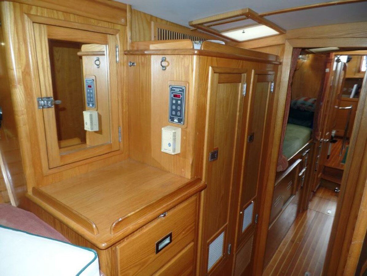 1979-hinckley-50-7-96ddae