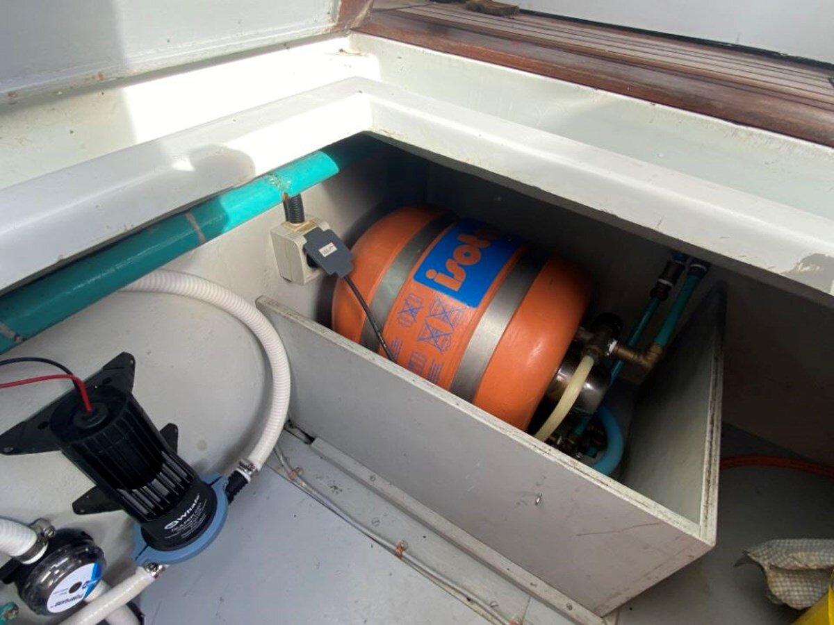 1981-james-caddy-34-5-9a5611