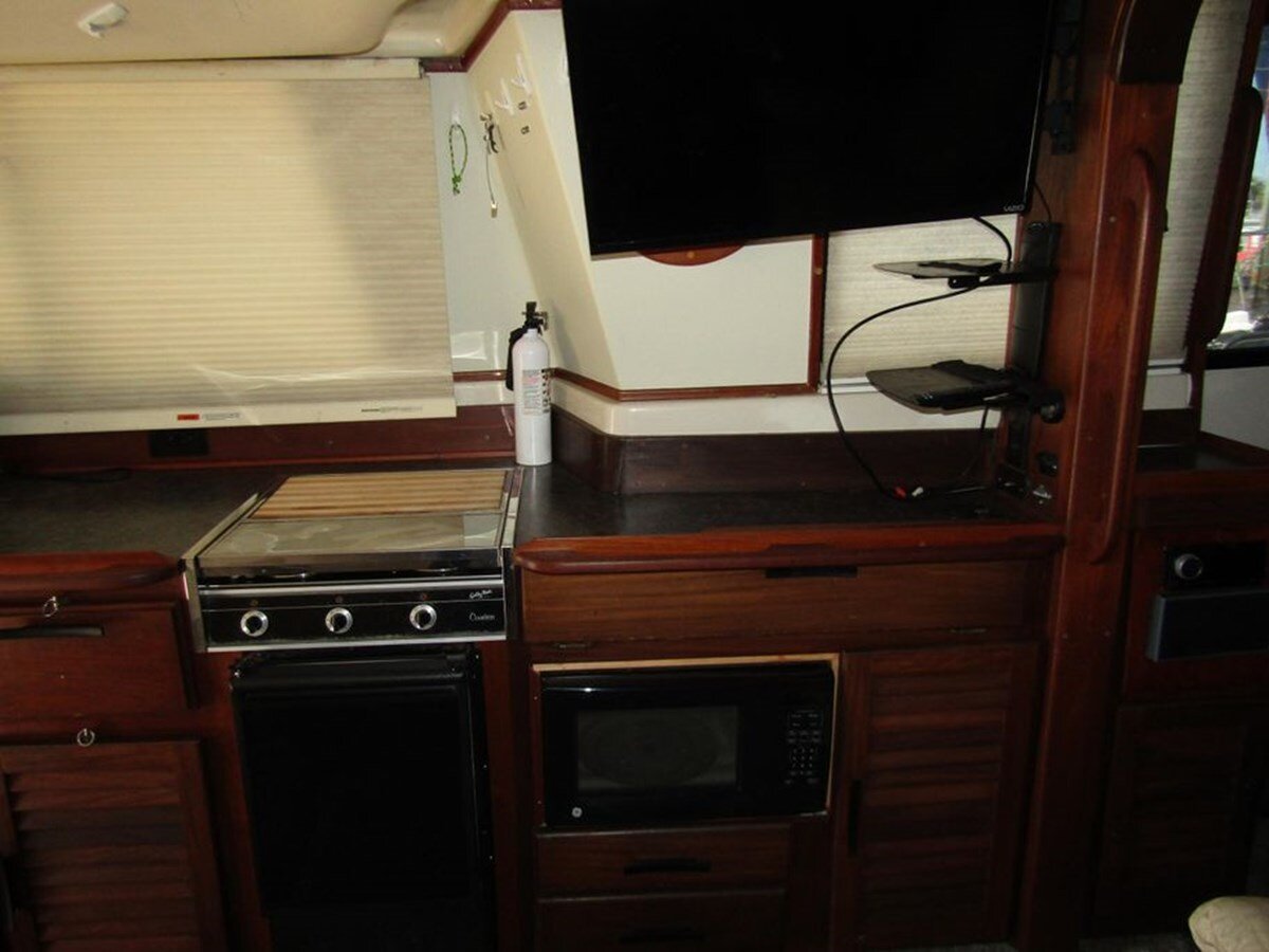 1981-mainship-40-46895a