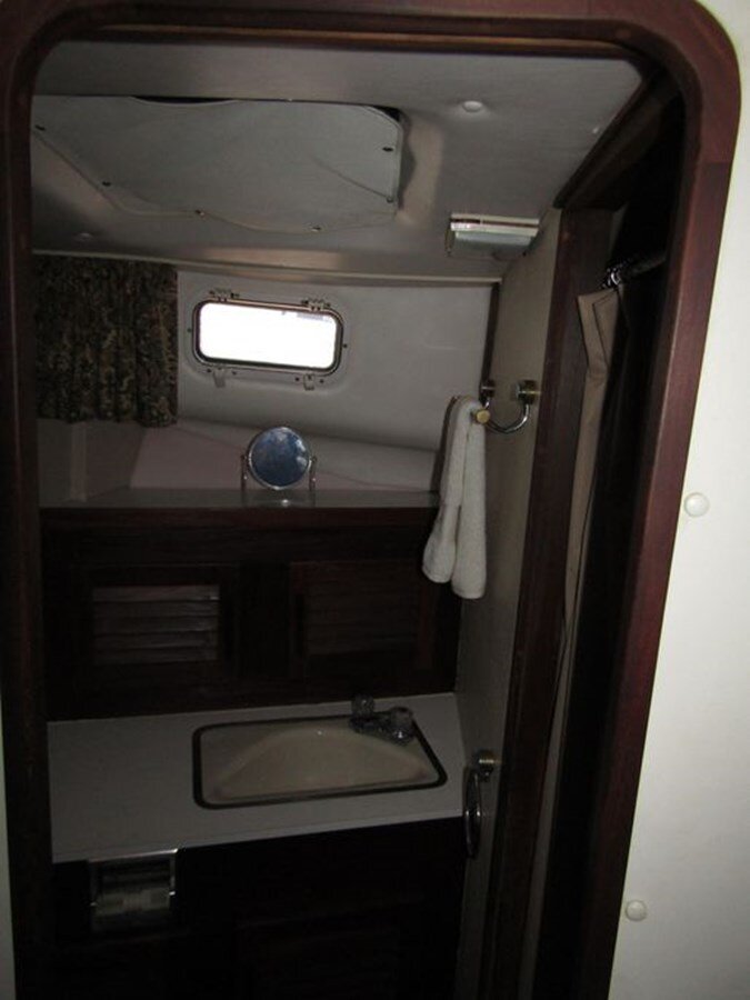 1981-mainship-40-46895a