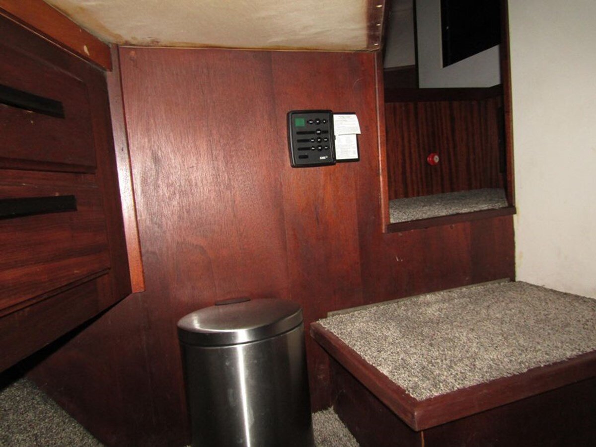 1981-mainship-40-46895a