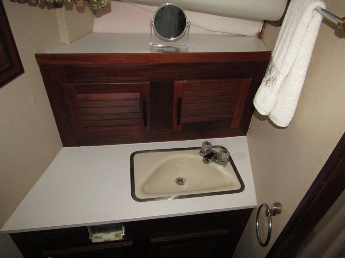 1981-mainship-40-46895a