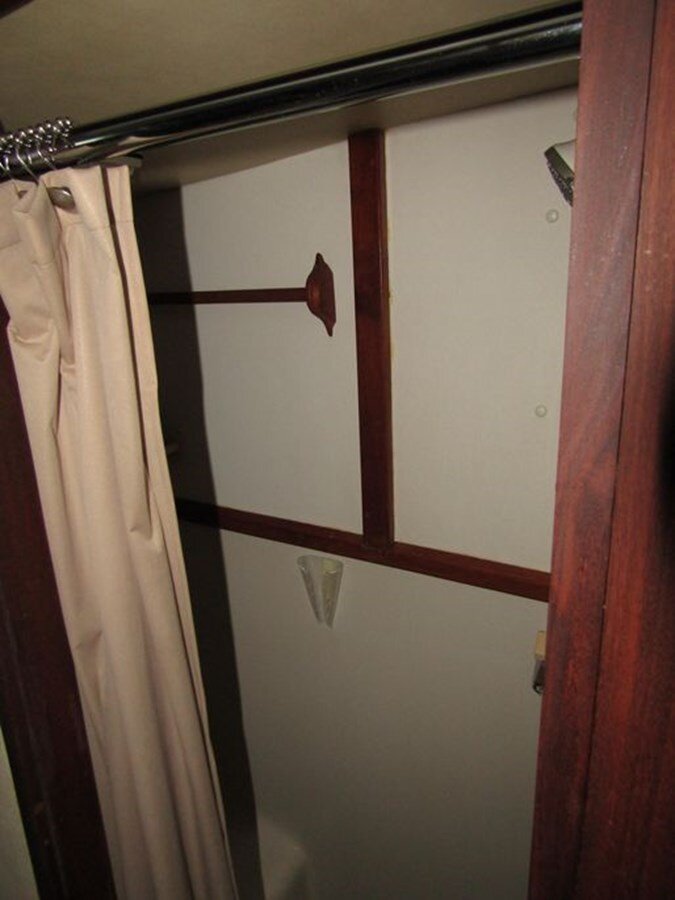 1981-mainship-40-46895a