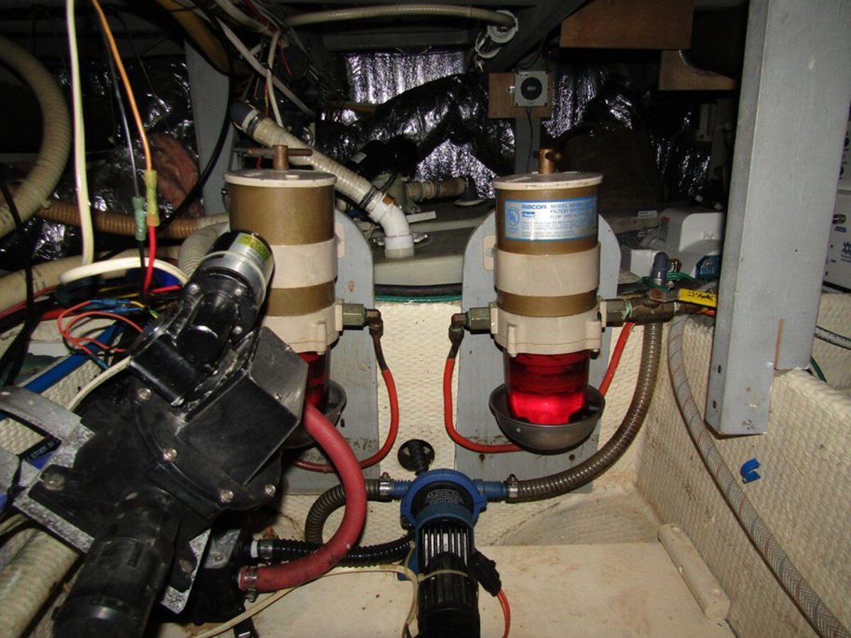 1981-mainship-40-46895a