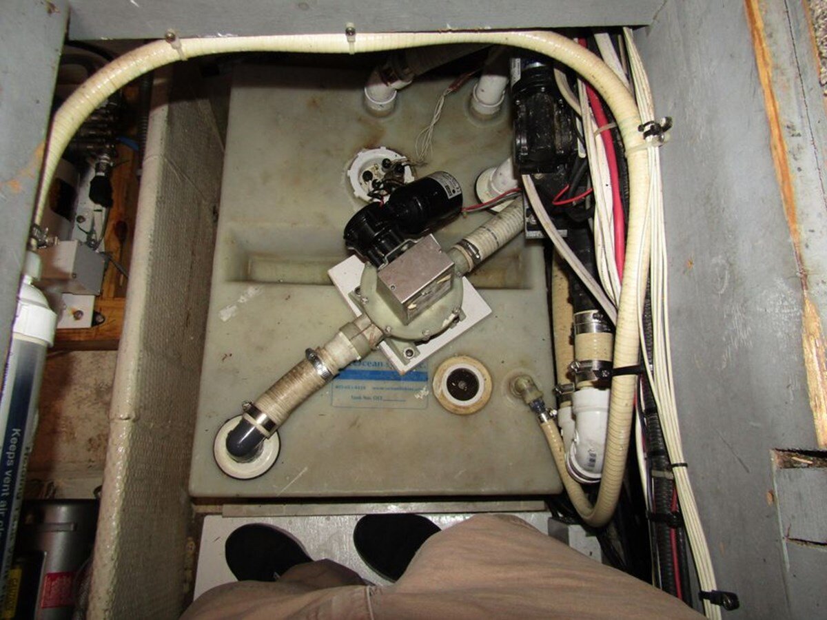 1981-mainship-40-46895a