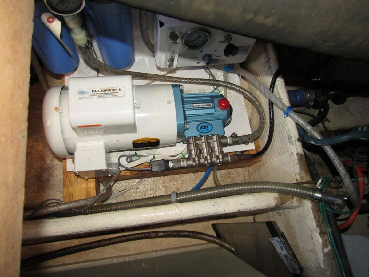 1981-mainship-40-46895a