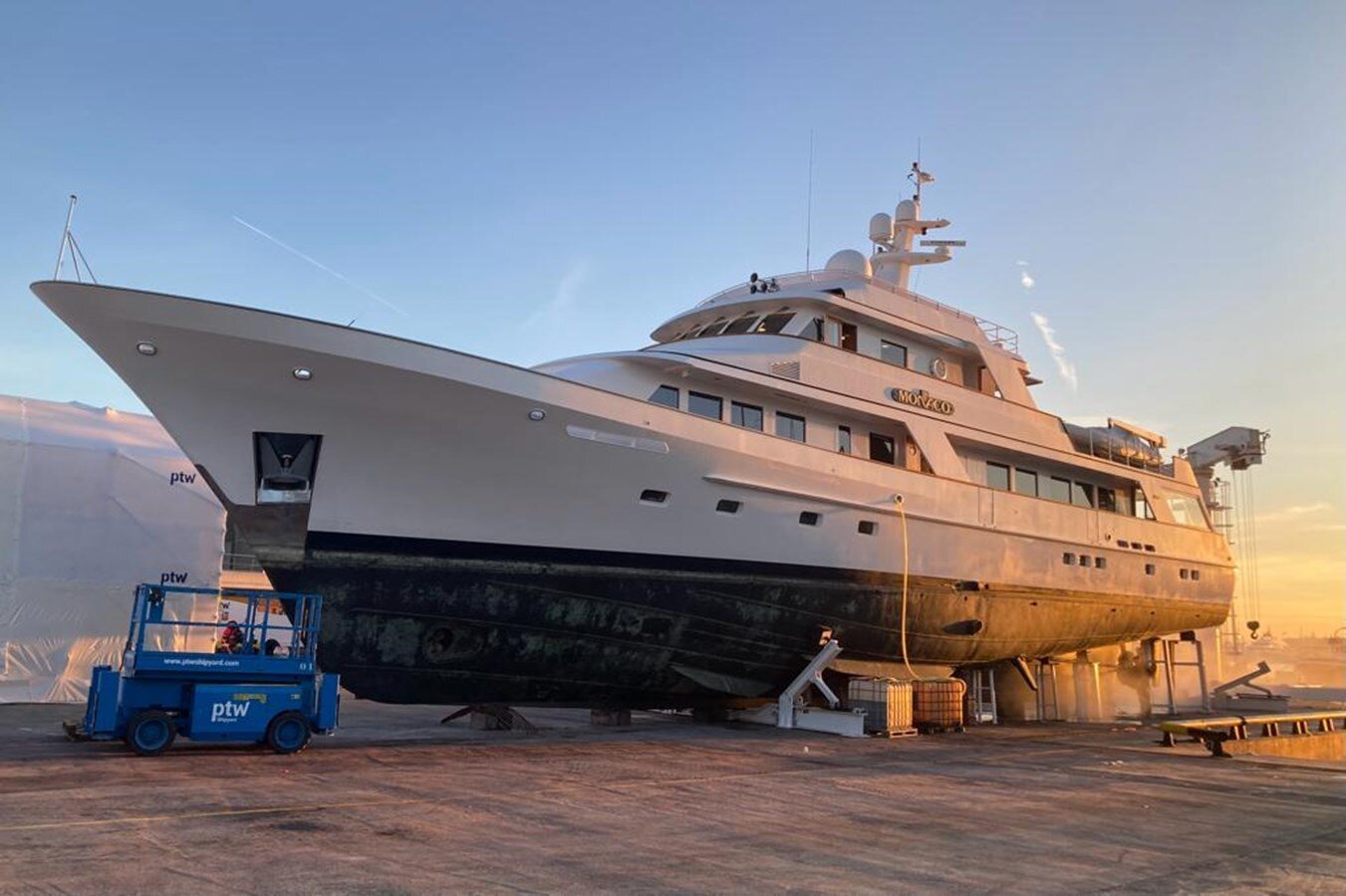 1982-feadship-124-1-9776a7