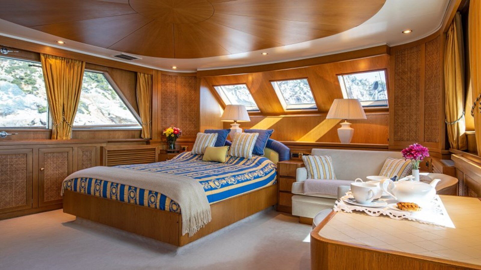 1982 FEADSHIP 124' 5