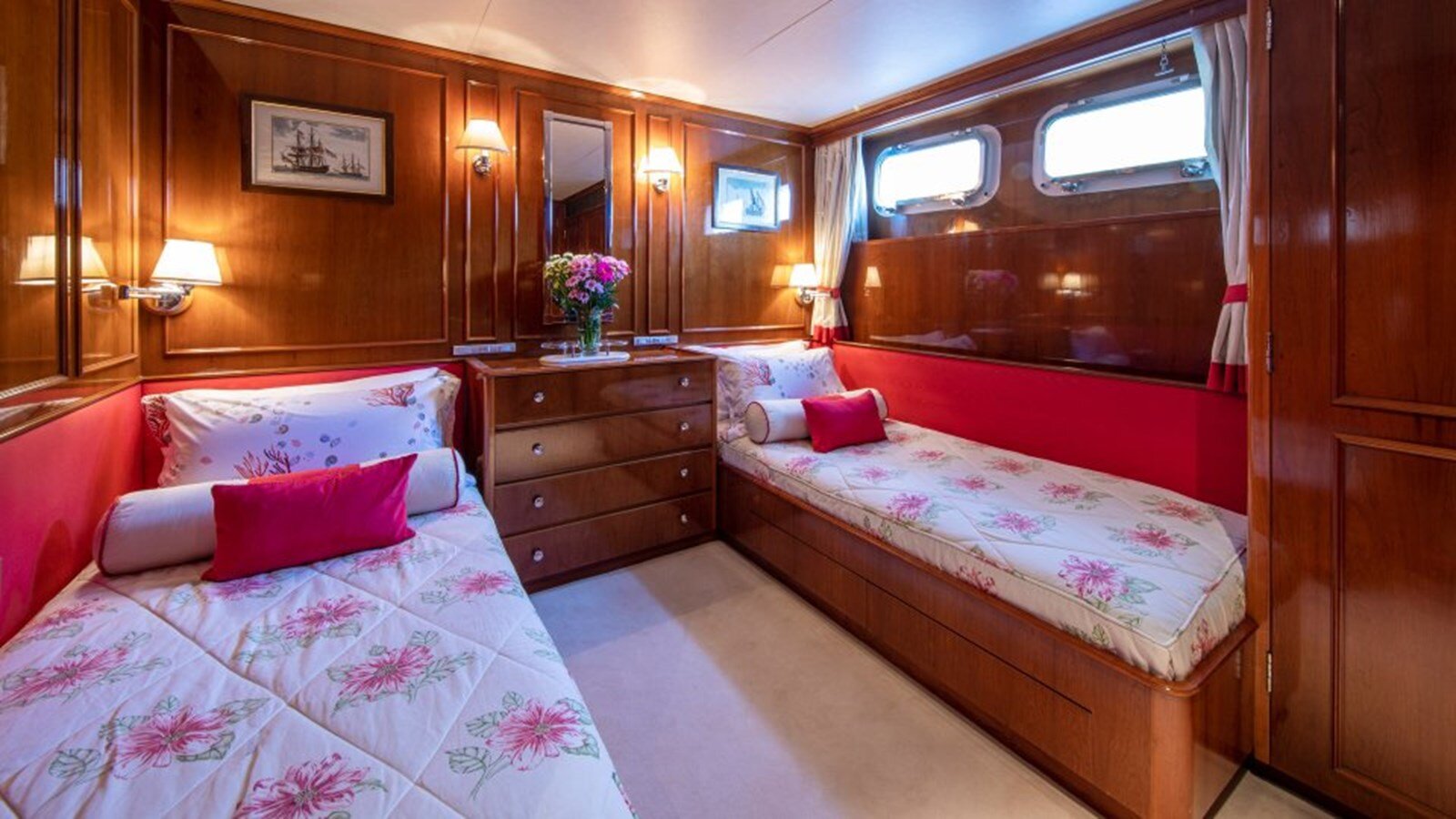 1982 FEADSHIP 124' 5