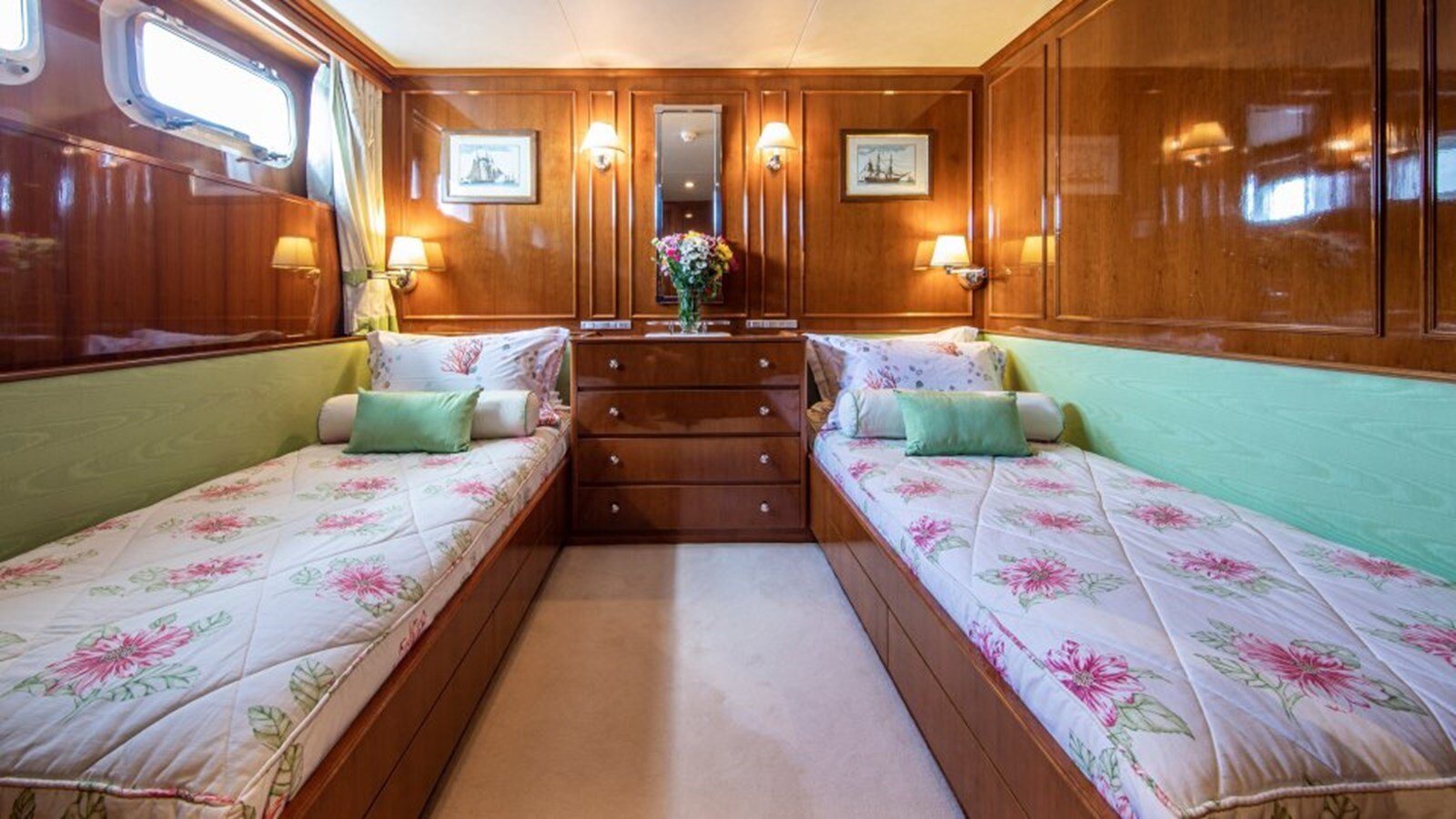 1982 FEADSHIP 124' 5