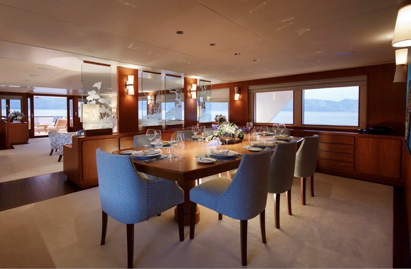 1982 FEADSHIP 137' 2