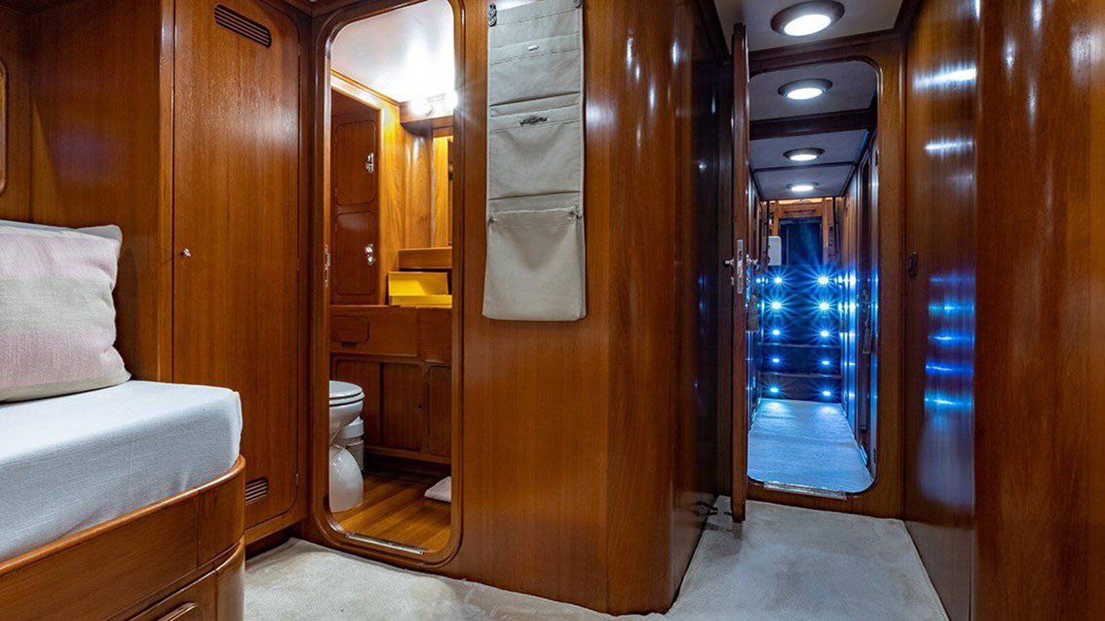 1983 BENETTI 88' 7